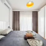 Palm Breeze Escape F52 Apartment