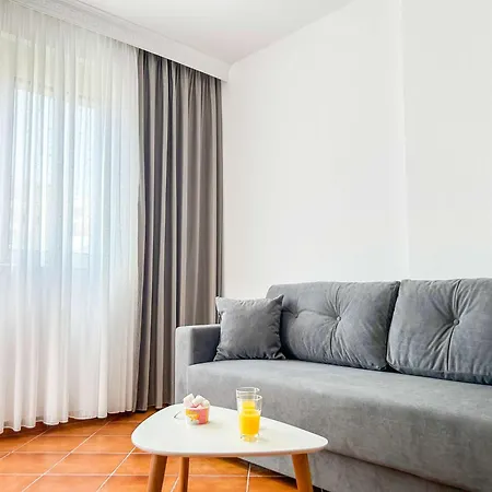 Palm Breeze Escape F52 * Durrës