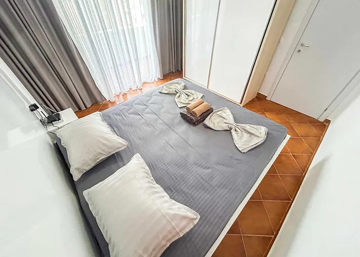 Palm Breeze Escape F52