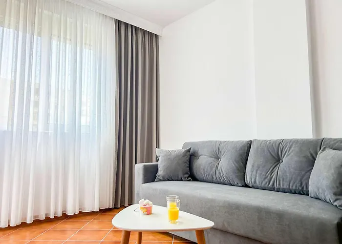 Palm Breeze Escape F52 * Durrës