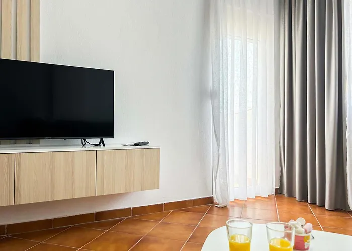 Palm Breeze Escape F52 公寓